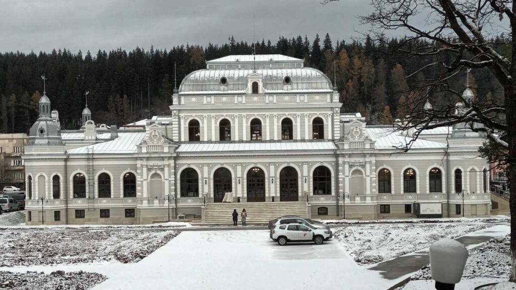 Cazinoul Bailor din Vatra Dornei, vedere din parc. FOTO Arhiva FIJET România